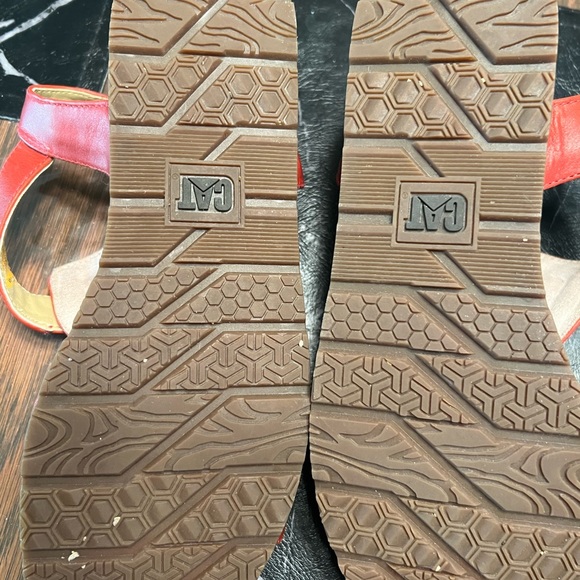 7-1/2W CAT (Caterpillar) sandals - Picture 4 of 6